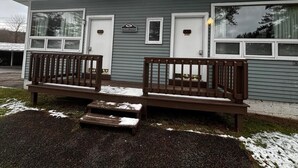 A single-story building with a porch, two doors, and a small sign. - Cozy 1BR hotel room, Hamilton - #336 Endawonnda (Hamilton)