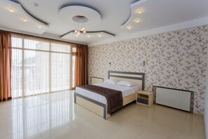 Double Room, Balcony, City View | Ruang kerja komputer riba, Wi-fi percuma, cadar katil 