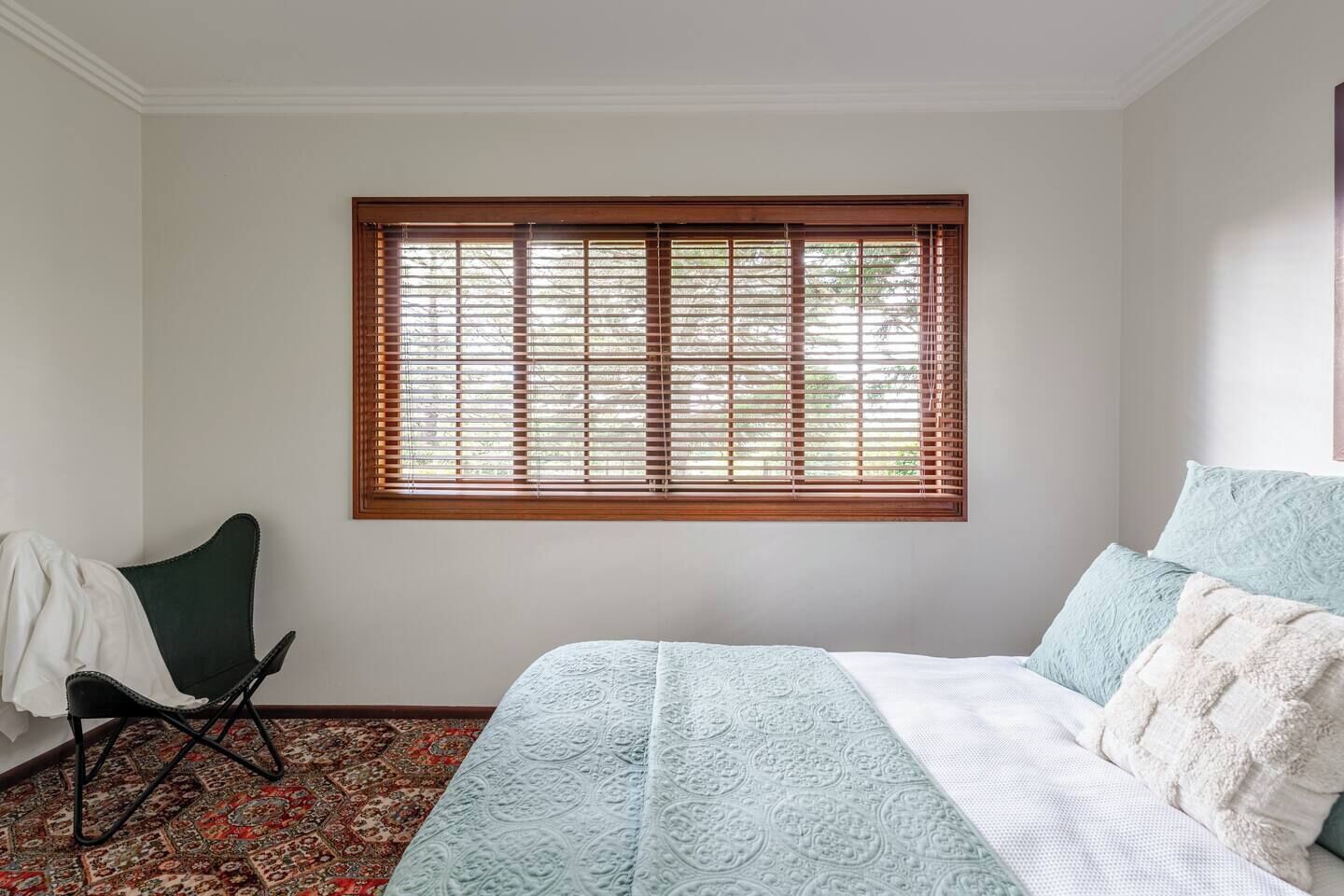 4 bedrooms, iron/ironing board, bed sheets