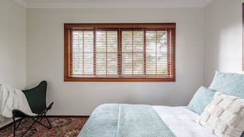 4 bedrooms, iron/ironing board, bed sheets