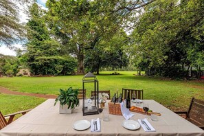 Outdoor dining