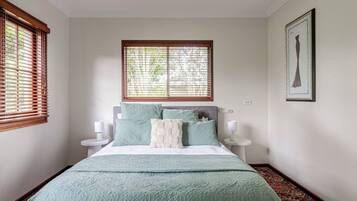 4 bedrooms, iron/ironing board, bed sheets