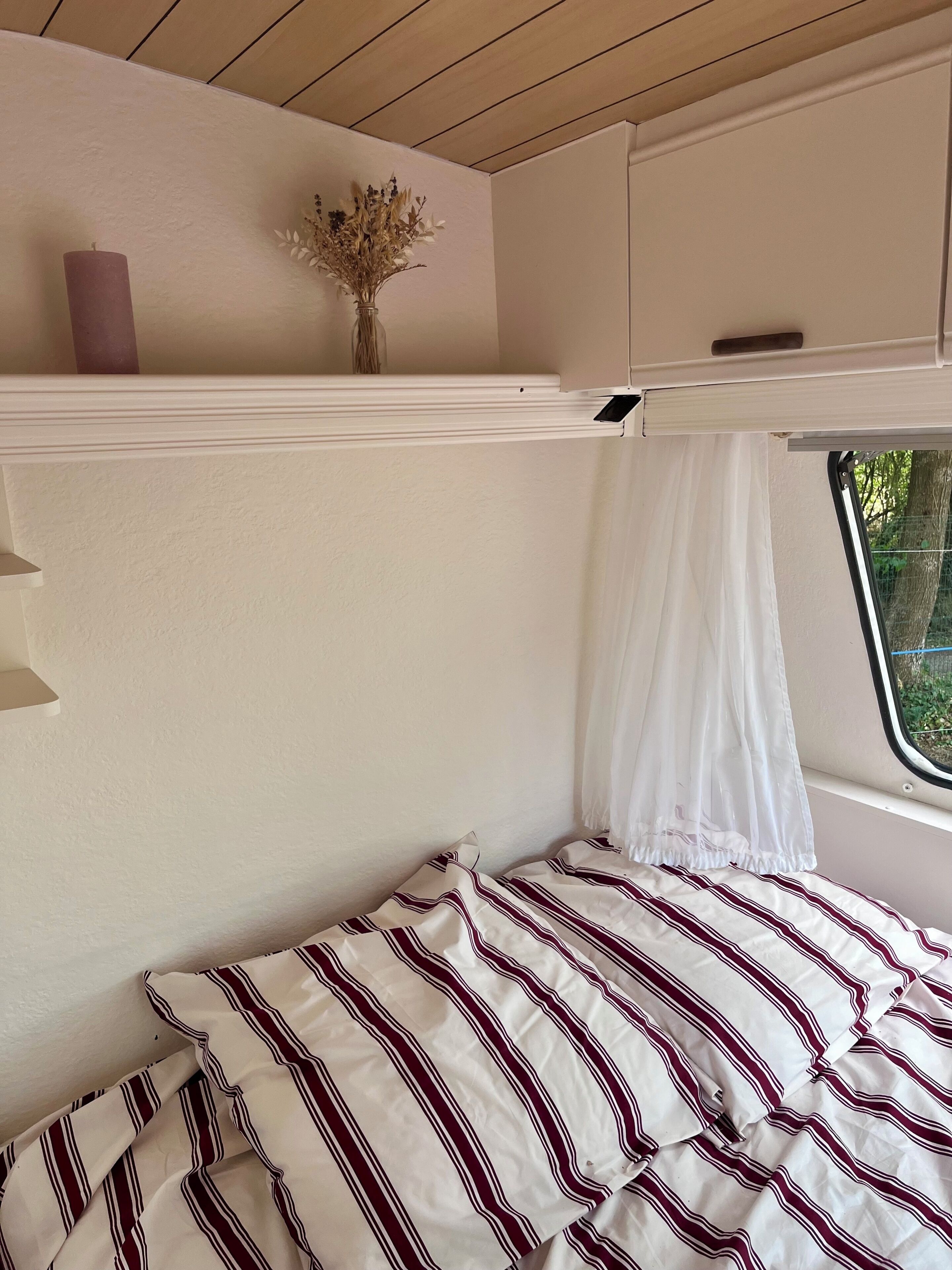1 bedroom, bed sheets