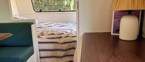 1 bedroom, bed sheets