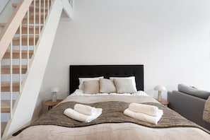 Superior Condo, Courtyard View | Desk, laptop workspace, soundproofing, iron/ironing board - Värjäri - City apartments by Comein (Tampere)