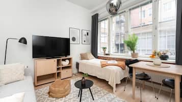 Superior Apartment, Courtyard View | Living area