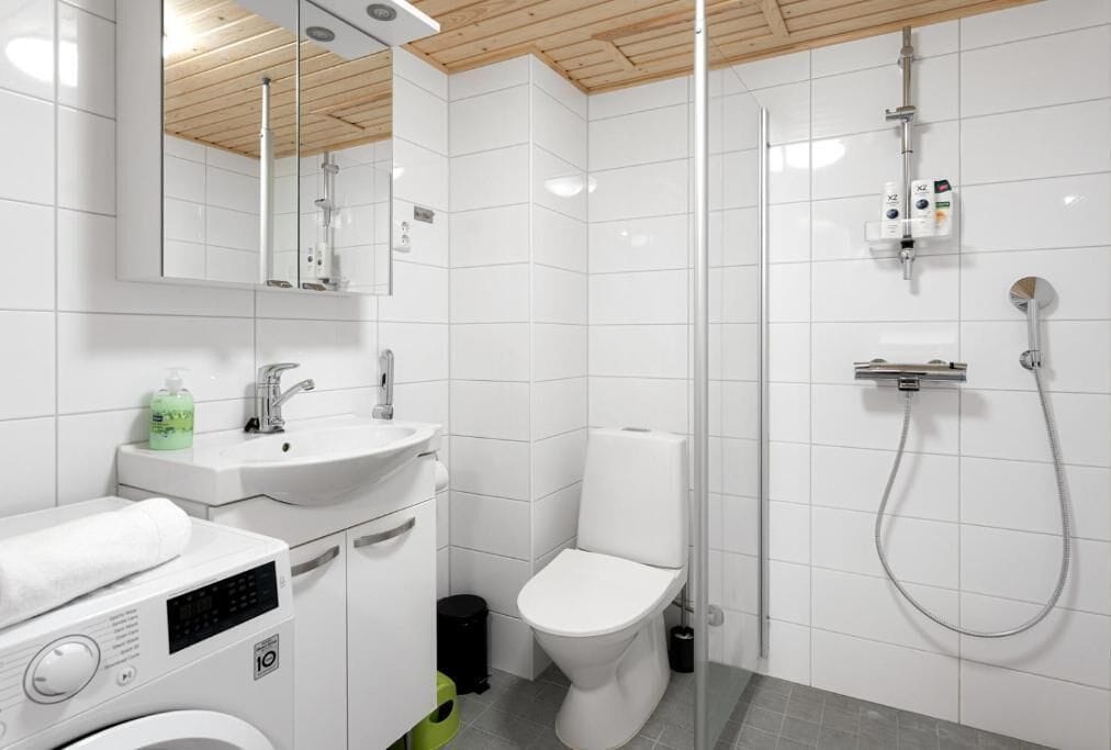 Superior Condo, Courtyard View | Bathroom | Shower, free toiletries, hair dryer, towels