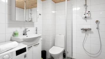 Superior Condo, Courtyard View | Bathroom | Shower, free toiletries, hair dryer, towels