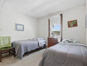 2 bedrooms, desk, travel cot, WiFi