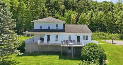 Charming Apartment w/ Shared Deck & Lake Views
