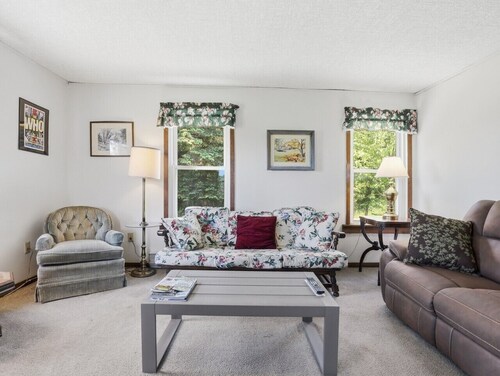 Cozy Retreat w/ Deck Near Cowanesque Lake