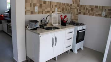 Vila | Cozinha privada | Micro-ondas, talheres/pratos/utensílios de cozinha