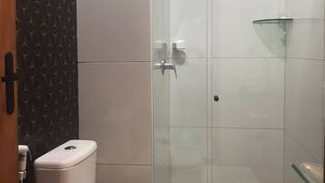 Standard Double or Twin Room | Bathroom