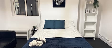 1 chambre, fer et planche à repasser, accès Internet, draps fournis