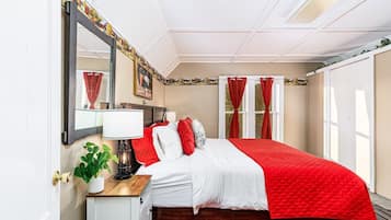 4 bedrooms, travel crib, WiFi, bed sheets