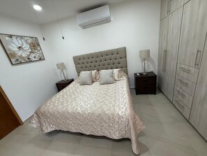 3 bedrooms, iron/ironing board, free WiFi, bed sheets