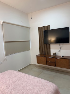 3 chambres, fer et planche à repasser, Wi-Fi gratuit, draps fournis
