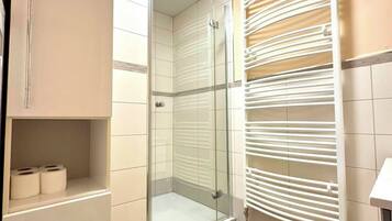 Apartment | Bilik Mandi
