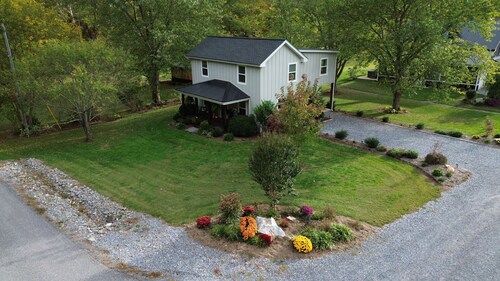 Maple Springs Farm with 100 acres and event space