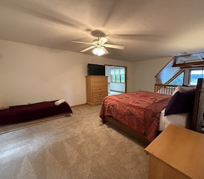 5 bedrooms, iron/ironing board, WiFi, bed sheets