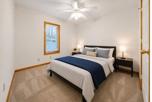 5 bedrooms, iron/ironing board, WiFi, bed sheets