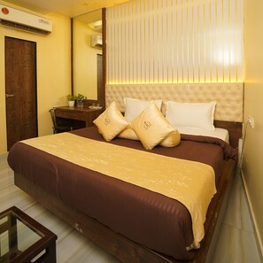 Laptop workspace, free WiFi - Hotel Royace Executive By Glitz Hotels (Mumbai)