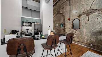 Coffee/tea maker, fridge, microwave, oven