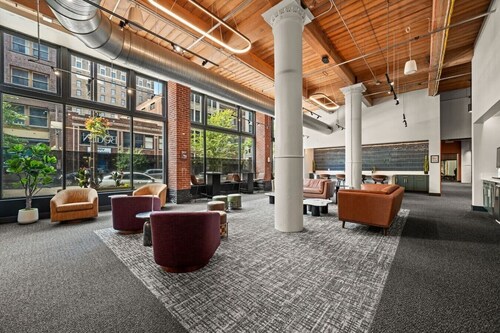 2BR Sleeps 8 Loft with Rooftop, Free Parking, Washington Ave, STL