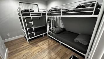 Comfort Shared Dormitory | Desk, laptop workspace, WiFi (free)