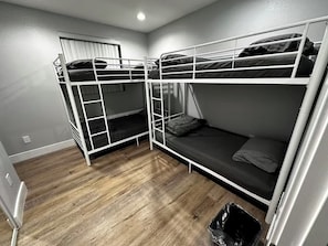 Comfort Shared Dormitory | Desk, laptop workspace, WiFi (free)