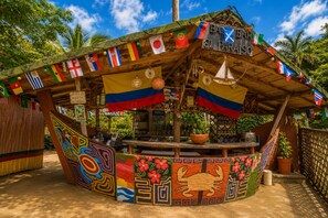 Outdoor dining - Hotel Cabañas el Paraiso en Sapzurro (Sapzurro)