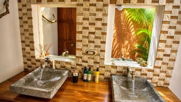 Family Cabin, Lagoon View | Bathroom