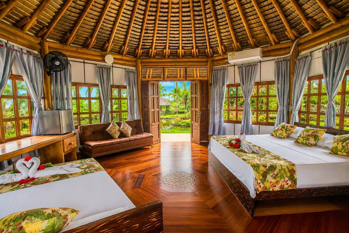 Family Cabin, Lagoon View | Premium bedding, memory foam beds, blackout drapes, WiFi (free)