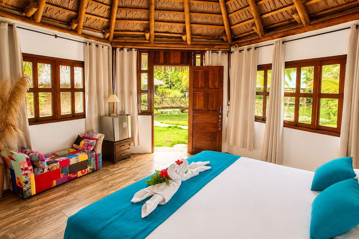 Deluxe Cabin, Lake View | Premium bedding, memory foam beds, blackout drapes, WiFi (free)