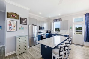 Private kitchen - NEW- Salt Therapy - 5 BDR- Pool- St. George Island (Saint George Island)
