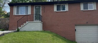3-bedroom house in welcoming Pittsburgh with cool AC breeze