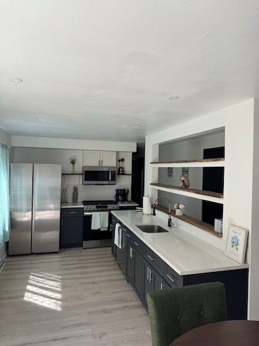 3-bedroom house in welcoming Pittsburgh with cool AC breeze