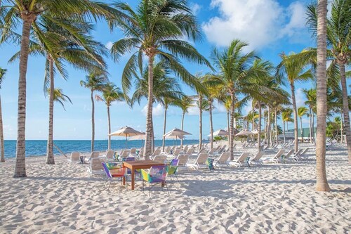Spacious 3-bedroom condo with AC in adorable Cancun