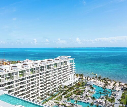 Spacious 3-bedroom condo with AC in adorable Cancun