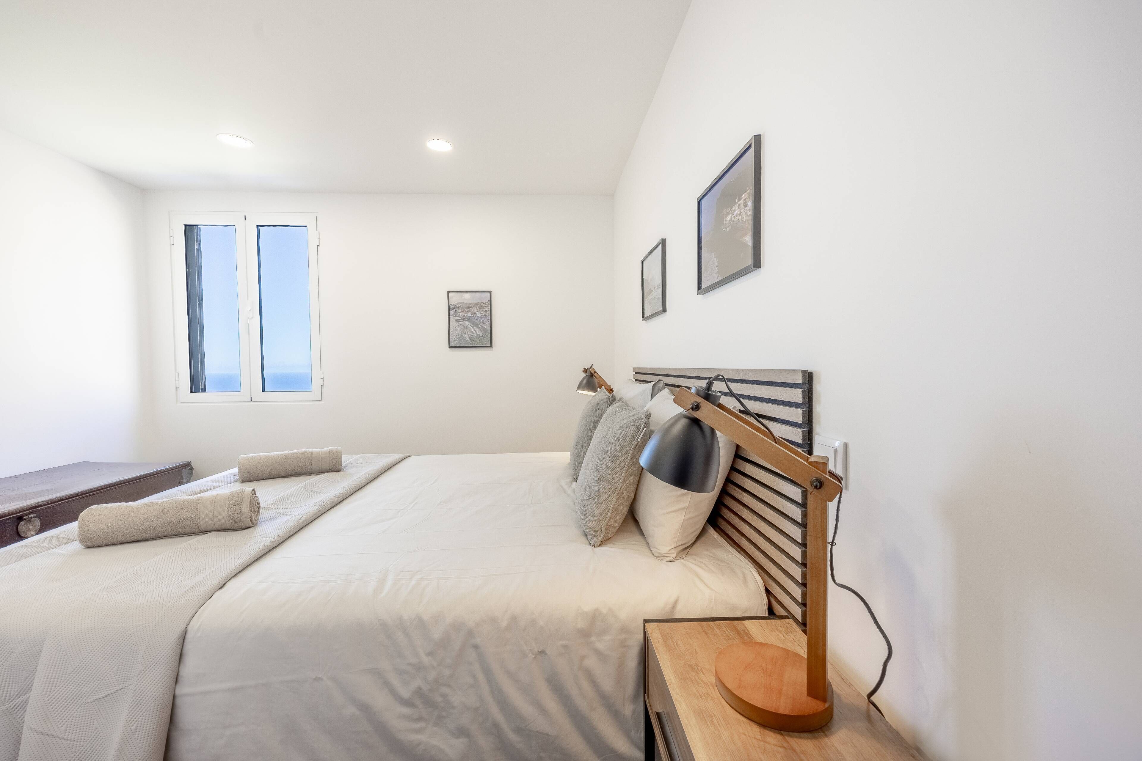 2 bedrooms, iron/ironing board, internet, bed sheets