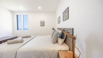 2 bedrooms, iron/ironing board, internet, bed sheets