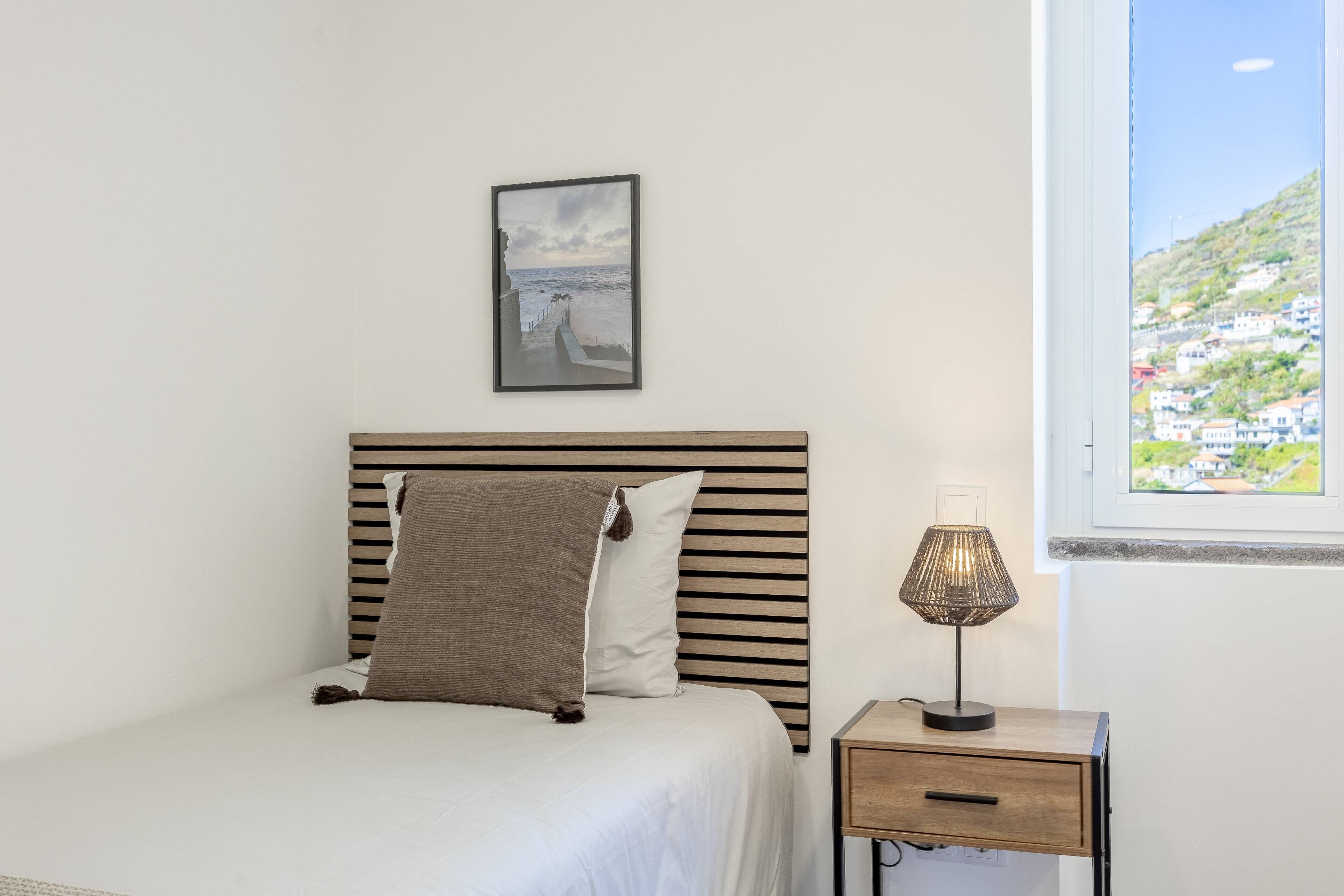 2 bedrooms, iron/ironing board, internet, bed sheets