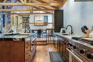 Private kitchen - Elevated Eagle-Vail Duplex with Hot Tub (Avon)