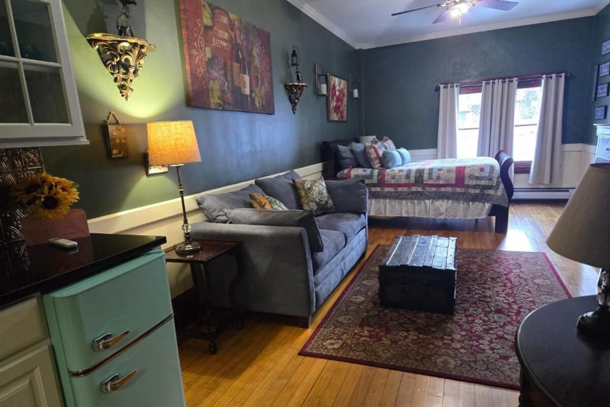 Blackout curtains, iron/ironing board, free WiFi