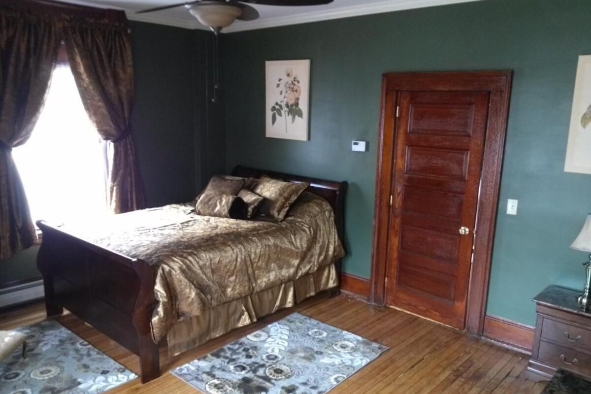 Blackout curtains, iron/ironing board, free WiFi