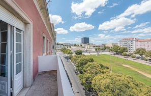 A balcony with a view of a cityscape, including buildings and a clear sky. - HOUZE City Center spacious 9 rooms flat, best view (Lisboa)