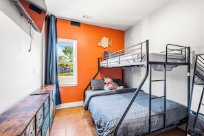 3 bedrooms, iron/ironing board, travel crib, WiFi (free)