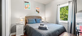 FUN TIMES LUXURY RESORT-13BD/8.5BA-SLEEPS 36-LAKEFRONT-POOL-ARCADE-MARINA