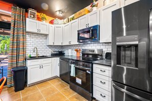 Unclassified image, 5 of 95, button - FUN TIMES LUXURY RESORT-13BD/8.5BA-SLEEPS 36-LAKEFRONT-POOL-ARCADE-MARINA (Jacksboro)