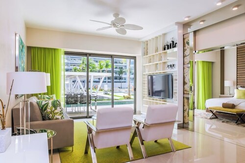Cozy 1-bedroom condo in adorable Cancun with AC and fitness room